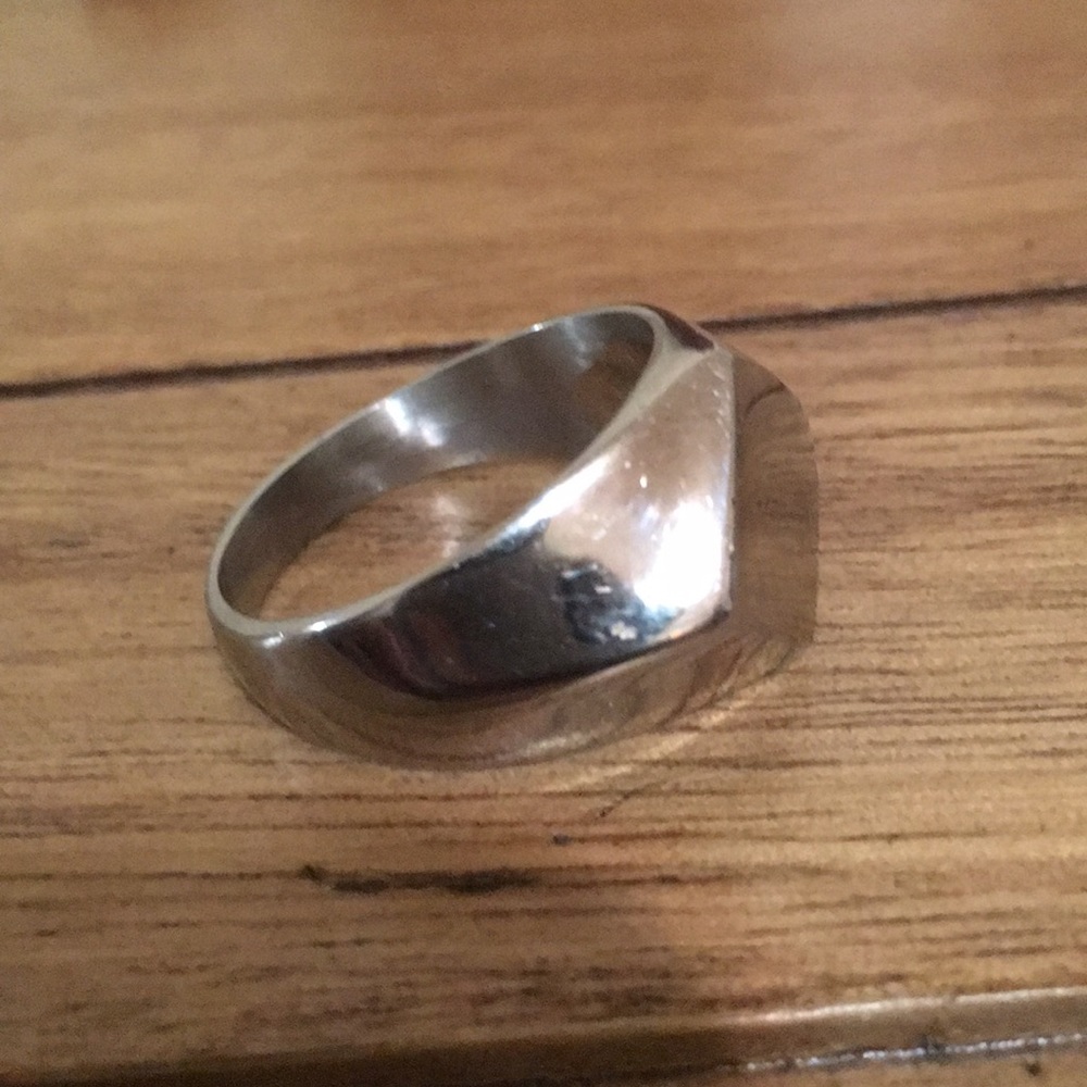 Ring - Picture 3 of 4